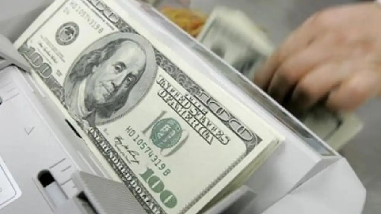 ضغوط هبوطية تلاحق الدولار الأمريكي مع بداية تعاملات الأسبوع الجديد في الأسواق
